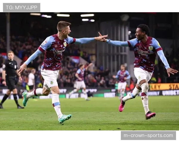 TA解析英超战术趋势：边后卫插上反击兴起，3-4-2-1阵型复兴